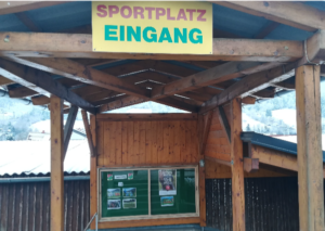 Eingang zum Sportplatz vom SV Ada Anger