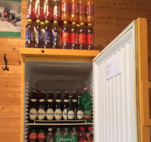 Der Kühlschrank der Bergrettung Knittelfeld mit antialkoholischen Getränken