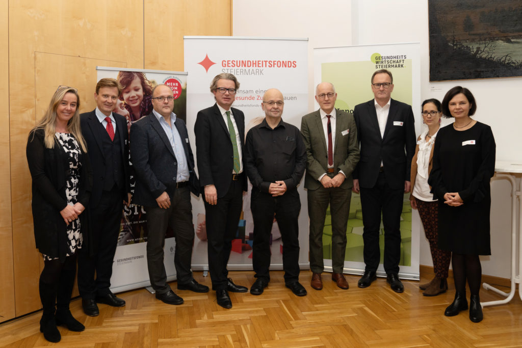 Eine gruppe an Personen die beim Symposium Alkohol und Arbeit mitgewirkt haben