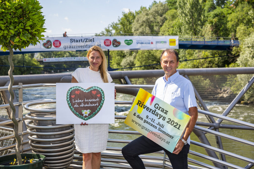 Eine Frau und ein Mann mittleren Alters bei den Grazer Riverdays