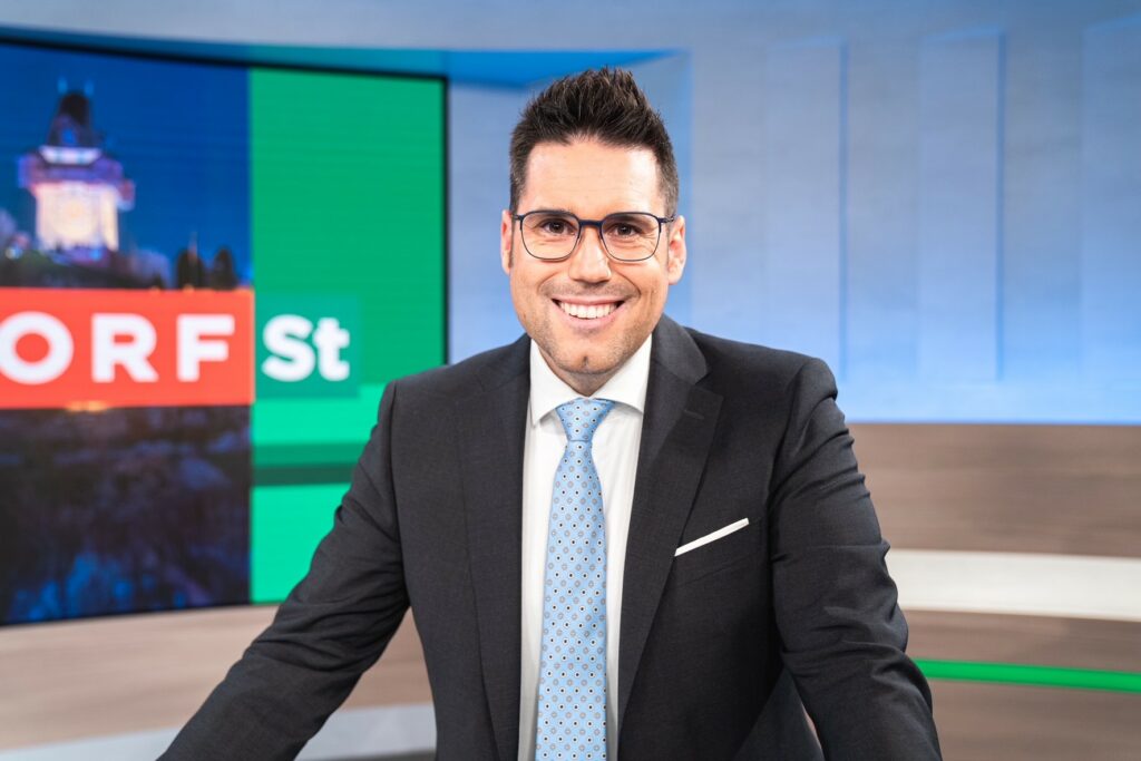 Mann im ORF-Studio Steiermark