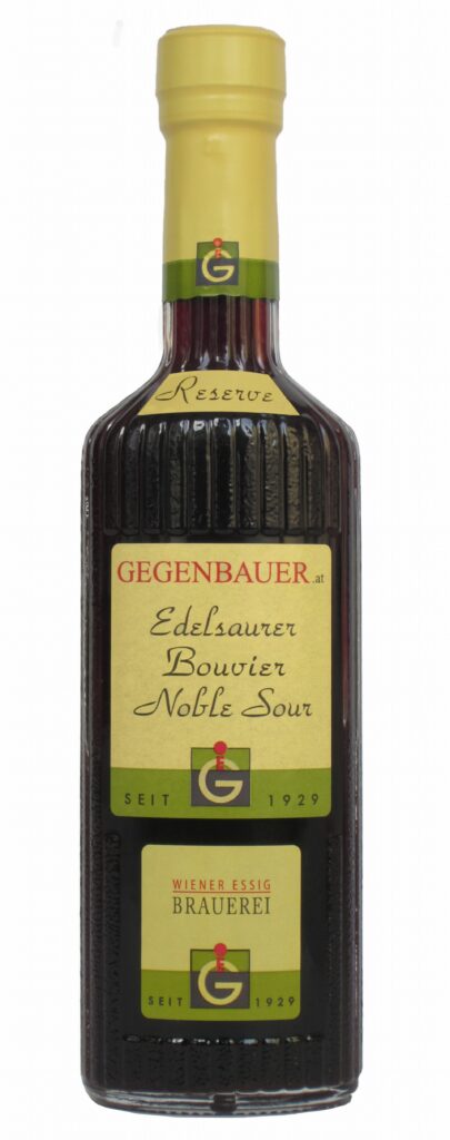 Eine Flasche Essig der Brauerei Gegenbauer