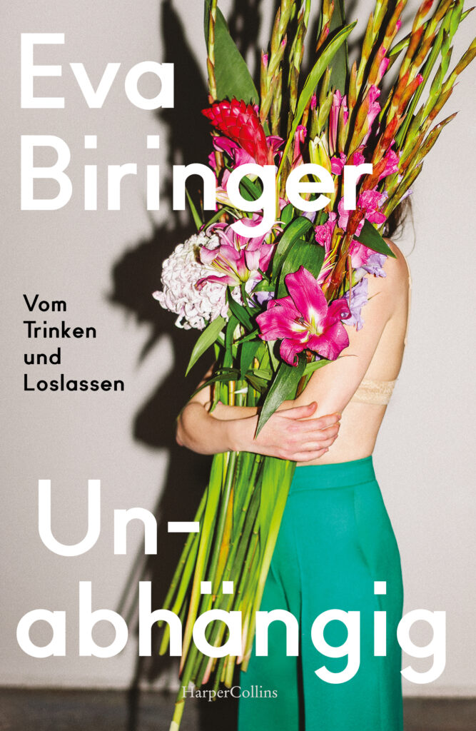Titelseite eines Magazins. Die Lebensgeschichte von Eva Biringer mit dem Titel "Unabhängig".