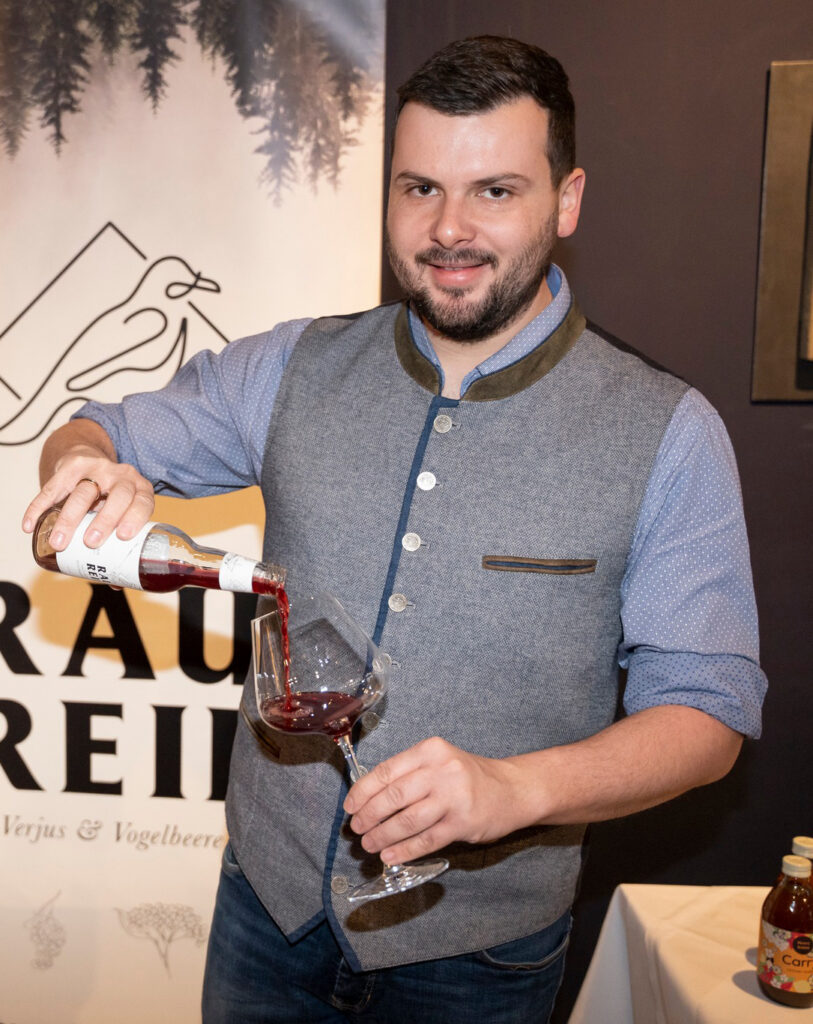 Foto eines Mannes mittleren Alters mit dem Namen Bernd Menzl.